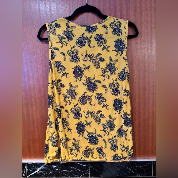 2/$15 - Yellow Floral Smocked Tank Top - Size M - Picture 7 of 8